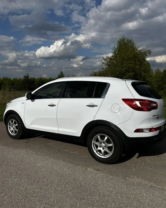 Kia Sportage cena 45000 przebieg: 254000, rok produkcji 2012 z Rumia małe 106